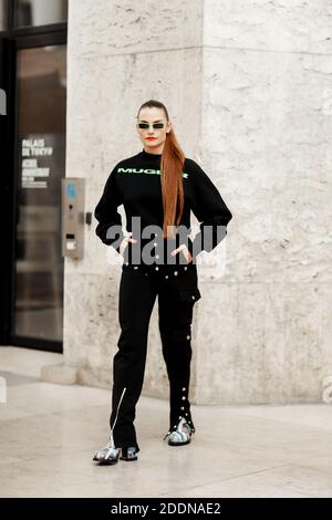 Street Style, Claire Lafut bei der Ankunft in Mugler Spring-Summer 2020 Ready-to-Wear Show, die am 25. September 2019 im Palais de Tokyo, Paris, Frankreich, stattfand. Foto von Marie-Paola Bertrand-Hillion/ABACAPRESS.COM Stockfoto