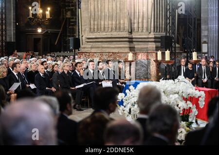 Der französische Präsident Emmanuel Macron und seine Frau Brigitte Macron mit Claude Chirac, der Tochter des verstorbenen französischen Präsidenten Jacques Chirac, und ihrem Ehemann Frederic Salat-Baroux nehmen am 30. September 2019 an einem Gottesdienst für den ehemaligen französischen Präsidenten Jacques Chirac in der Kirche Saint-Sulpice in Paris Teil. Foto von ELIOT BLONDT/ABACAPRESS.COM Stockfoto