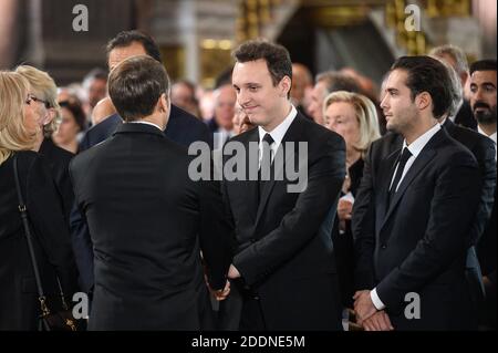 Der französische Präsident Emmanuel Macron und seine Frau Brigitte Macron mit Claude Chirac, der Tochter des verstorbenen französischen Präsidenten Jacques Chirac, und ihrem Ehemann Frederic Salat-Baroux nehmen am 30. September 2019 an einem Gottesdienst für den ehemaligen französischen Präsidenten Jacques Chirac in der Kirche Saint-Sulpice in Paris Teil. Foto von ELIOT BLONDT/ABACAPRESS.COM Stockfoto