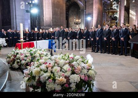 Der französische Präsident Emmanuel Macron und seine Frau Brigitte Macron mit Claude Chirac, der Tochter des verstorbenen französischen Präsidenten Jacques Chirac, und ihrem Ehemann Frederic Salat-Baroux nehmen am 30. September 2019 an einem Gottesdienst für den ehemaligen französischen Präsidenten Jacques Chirac in der Kirche Saint-Sulpice in Paris Teil. Foto von ELIOT BLONDT/ABACAPRESS.COM Stockfoto
