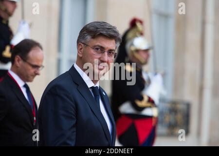Der kroatische Ministerpräsident Andrej Plenkovic schaut zu, als er am 30. September 2019 nach einem Mittagessen nach einem Gottesdienst für den ehemaligen französischen Präsidenten Jacques Chirac den Präsidentenpalast Elysee in Paris verlässt. Der frühere französische Präsident Jacques Chirac starb am 26. September 2019 im Alter von 86 Jahren. Foto von Raphael Lafargue/ABACAPRESS.COM Stockfoto