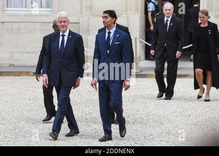 Der ehemalige US-Präsident Bill Clinton kommt am 30. September 2019 vor einem Präsidentenessen zu Ehren des ehemaligen französischen Präsidenten Chirac in Paris an. Foto von Julie Sebadelha/ABACAPRESS.COM Stockfoto