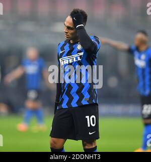 Mailand, Italien. November 2020. Lautaro Martinez von FC Inter reagiert beim UEFA Champions League-Spiel der Gruppe B zwischen FC Inter und Real Madrid am 25. November 2020 in Mailand, Italien. Quelle: Daniele Mascolo/Xinhua/Alamy Live News Stockfoto