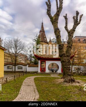 Freundschaftsgarten. Werfen Sie die Avenue 15-17. Sankt Petersburg, Russland. Am 22. November 2017 wurde der Garten im Mai 2003 zu Ehren der dreihundertsten eröffnet Stockfoto