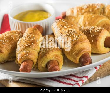 Crescent Hunde. Hot Dog Croissant Gebäck. Stockfoto