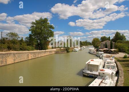 Boote auf dem französischen Canal-du-Midi Stockfoto