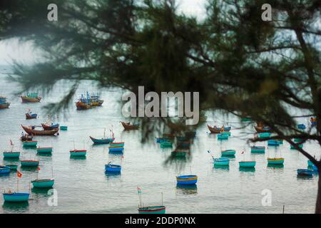 Fischerboote am Muine Beach. Stockfoto