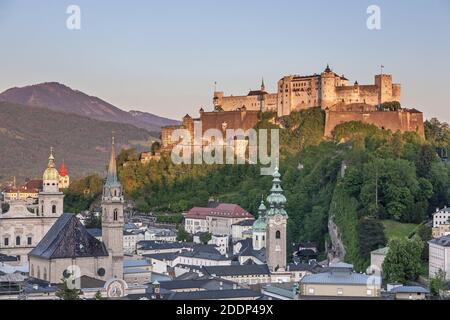 Geographie / Reisen, Österreich, Salzburger Land, Salzburg, Blick über die Altstadt mit Kirchturm, Additional-Rights-Clearance-Info-not-available Stockfoto