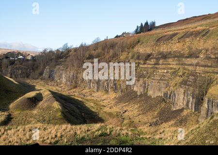 Herbstansicht des stillenen Ashes Quarry in Stanhope, County Durham, England, Großbritannien Stockfoto