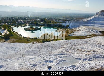 Natürliche Travertin Pools und Terrassen in Pamukkale. Pamukkale, Türkei Stockfoto