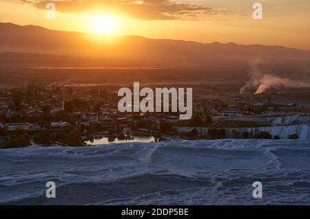 Natürliche Travertin Pools und Terrassen in Pamukkale. Pamukkale, Türkei Stockfoto