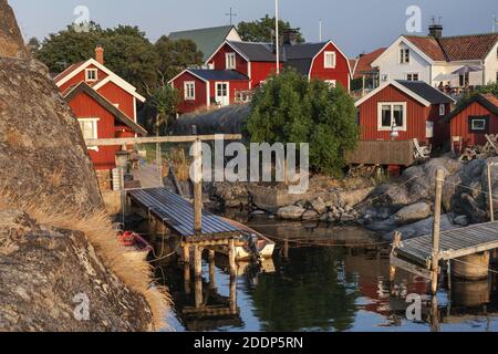 Geographie / Reisen, Schweden, Stockholm laen, Nynäshamn, kleines Schweden Haus auf dem Sportbootsteg i, Additional-Rights-Clearance-Info-not-available Stockfoto