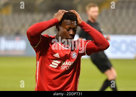 München GRUENWALDER STADION. November 2020. Christopher SCOTT (FCB). Enttäuschung, frustriert, enttäuscht, frustriert, niedergeschlagen, Fußball 3. Liga, Liga3, FC Bayern München II - FC Ingolstadt 1-3 am 25. November 2020 in München GRUENWALDER STADION. DIE DFL-VORSCHRIFTEN VERBIETEN DIE VERWENDUNG VON FOTOS ALS BILDSEQUENZEN UND/ODER QUASI-VIDEO. Quelle: dpa/Alamy Live News Stockfoto