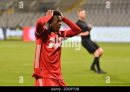 München GRUENWALDER STADION. November 2020. Christopher SCOTT (FCB). Enttäuschung, frustriert, enttäuscht, frustriert, niedergeschlagen, Fußball 3. Liga, Liga3, FC Bayern München II - FC Ingolstadt 1-3 am 25. November 2020 in München GRUENWALDER STADION. DIE DFL-VORSCHRIFTEN VERBIETEN DIE VERWENDUNG VON FOTOS ALS BILDSEQUENZEN UND/ODER QUASI-VIDEO. Quelle: dpa/Alamy Live News Stockfoto