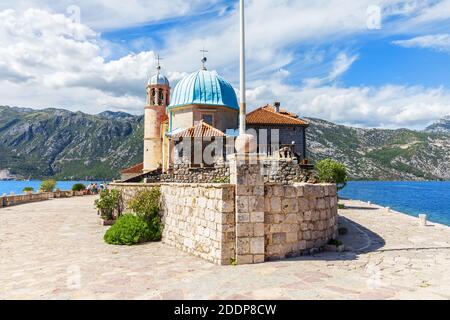 Kirche unserer Lieben Frau von den Felsen in der Adria, in der Bucht von Kotor, Montenegro Stockfoto