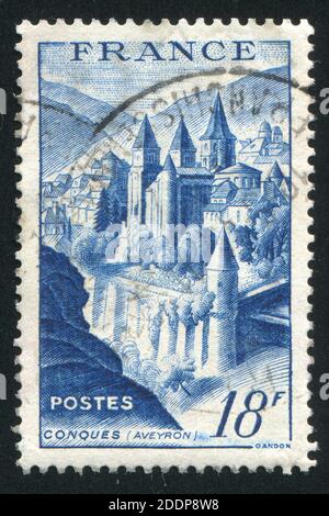 FRANKREICH - UM 1947: Briefmarke gedruckt von Frankreich, zeigt Ansicht von Conques, um 1947 Stockfoto