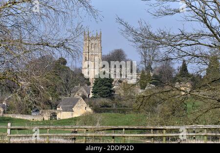 Blick auf die St. James Kirche von der Coneygree, Chipping Campden, Glos, Cotswolds, England, Großbritannien Stockfoto