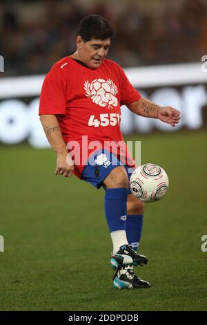 Rom, Italien - 12/10/2014: Diego Armando Maradona in Aktion während des Freundschaftsspiel "United for Peace", das Papst Franziskus im Olympiastadion in Rom gewidmet ist Stockfoto