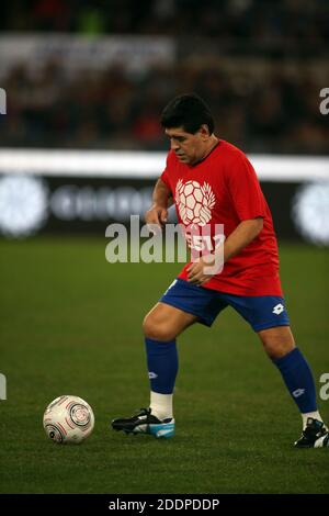 Rom, Italien - 12/10/2014: Diego Armando Maradona in Aktion während des Freundschaftsspiel "United for Peace", das Papst Franziskus im Olympiastadion in Rom gewidmet ist Stockfoto