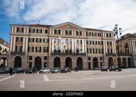 Cuneo, Piemont, Italien 27. März 2010: Palazzo di Giustizia (Justizpalast oder Gerichtsgebäude) im Zentrum von Cuneo Italien. Stockfoto