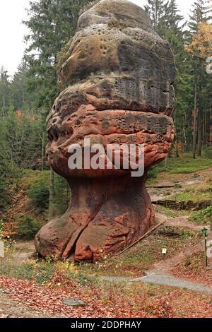 Felsformation Kelchstein im Zittauer Gebirge, Deutschland, Sachsen, Oybin Stockfoto