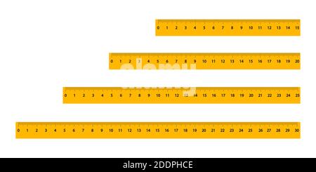 Set von gelben Linealen mit einer schwarzen Skala und Zahlen in verschiedenen Größen. Messwerkzeug für künstlerische Gestaltung. Grafisches Element des abstrakten Konzepts. Isola Stock Vektor