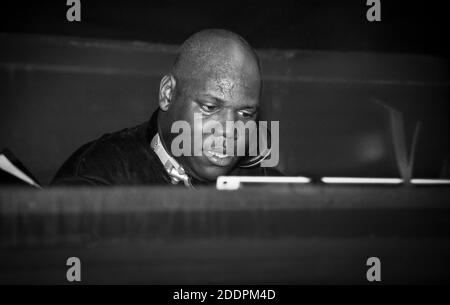 Carl Cox djing bei Ultimate Base in den Velvet Rooms, London, Juni 2001 Stockfoto