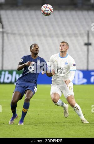 Marseille, Frankreich. November 2020. Wilson Manafa von Porto, Michael Cuisance von Marseille während der UEFA Champions League, Gruppe C Fußballspiel zwischen Olympique de Marseille und FC Porto am 25. November 2020 im Orange Velodrome Stadion in Marseille, Frankreich - Foto Jean Catuffe / DPPI / LM Kredit: Paola Benini/Alamy Live News Stockfoto