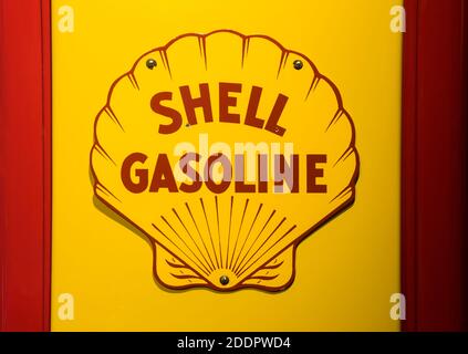 Shell Vintage Benzinpumpe, PS.SPEICHER Museum, Einbeck, Niedersachsen, Deutschland, Europa Stockfoto