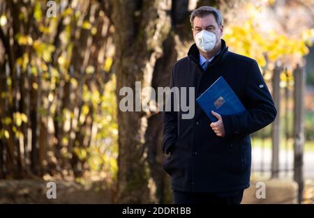 München, Deutschland. November 2020. Nach einer Sitzung des Bayerischen Kabinetts wird der bayerische Ministerpräsident Markus Söder (CSU) an einer Pressekonferenz teilnehmen. Im Mittelpunkt des Treffens stand die Corona-Krise. Quelle: Sven Hoppe/dpa/Alamy Live News Stockfoto