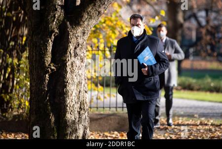 München, Deutschland. November 2020. Nach einer Sitzung des Bayerischen Kabinetts wird der bayerische Ministerpräsident Markus Söder (CSU) an einer Pressekonferenz teilnehmen. Im Mittelpunkt des Treffens stand die Corona-Krise. Quelle: Sven Hoppe/dpa/Alamy Live News Stockfoto