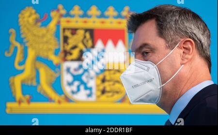 München, Deutschland. November 2020. Nach einer Sitzung des Bayerischen Kabinetts wird der bayerische Ministerpräsident Markus Söder (CSU) an einer Pressekonferenz teilnehmen. Im Mittelpunkt des Treffens stand die Corona-Krise. Quelle: Sven Hoppe/dpa/Alamy Live News Stockfoto