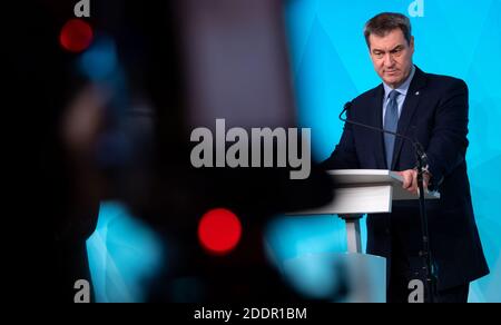 München, Deutschland. November 2020. Nach einer Sitzung des Bayerischen Kabinetts wird der bayerische Ministerpräsident Markus Söder (CSU) an einer Pressekonferenz teilnehmen. Im Mittelpunkt des Treffens stand die Corona-Krise. Quelle: Sven Hoppe/dpa/Alamy Live News Stockfoto