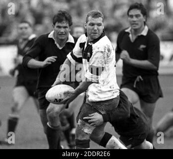 25. Oktober 1989 Rugby Union Neath gegen die All Blacks, die Gnoll, Neath, Wales. Matxch Action vor 12,000 Fans. Foto von Tony Henshaw Stockfoto