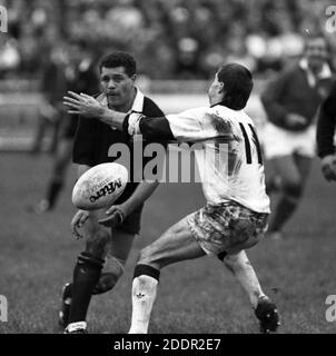 25. Oktober 1989 Rugby Union Neath gegen die All Blacks, die Gnoll, Neath, Wales. Matxch Action vor 12,000 Fans. Foto von Tony Henshaw Stockfoto