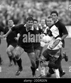 25. Oktober 1989 Rugby Union Neath gegen die All Blacks, die Gnoll, Neath, Wales. Matxch Action vor 12,000 Fans. Foto von Tony Henshaw Stockfoto