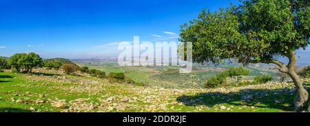 Panoramablick vom Berg Evyatar in Obergaliläa auf das Hula-Tal und die Golanhöhen. Nord-Israel Stockfoto