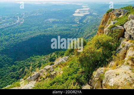 Blick auf westliche Galiläa Landschaft, mit dem Mittelmeer, im Adamit Park, Nord-Israel Stockfoto