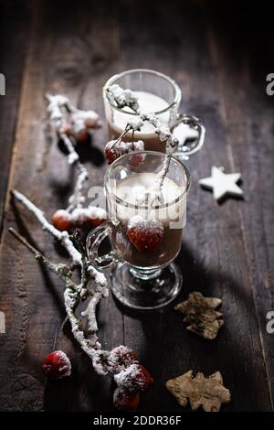 Winter heiße Schokolade.Süßes Protein-Getränk.gesundes Essen.Weihnachtsschmuck. Stockfoto