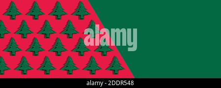 Minimale Zusammensetzung aus weihnachtlichen Filz-Kraftbaumschmuck auf rotem Hintergrund. Weihnachten isometrisches Muster, langes Banner. Draufsicht. Neujahr Stockfoto