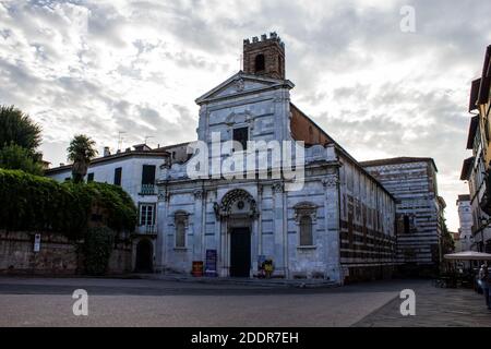 Lucca, Italien - 9. Juli 2017: Blick auf die Kirche San Giovanni in der Altstadt von Lucca Stockfoto