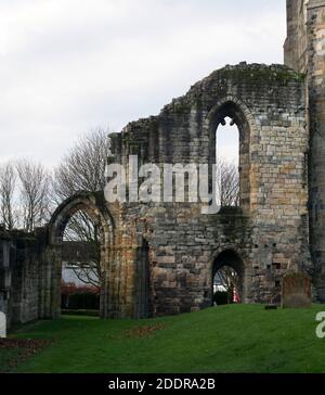 Kilwinning, Schottland, Großbritannien. 22. November 2020: Die Ruinen der Kilwinning Abbey. Stockfoto