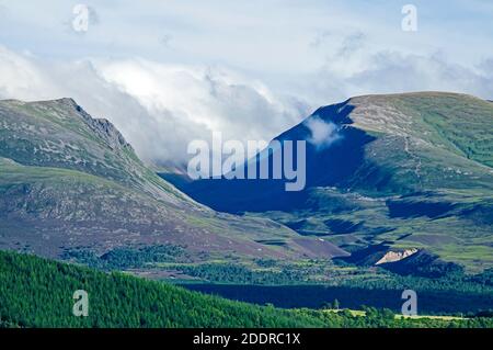 Der Lairig Ghru ist einer der Bergpässe durch die Cairngorms von Schottland. Von Braemar im Süden bis Aviemore im Norden. Stockfoto