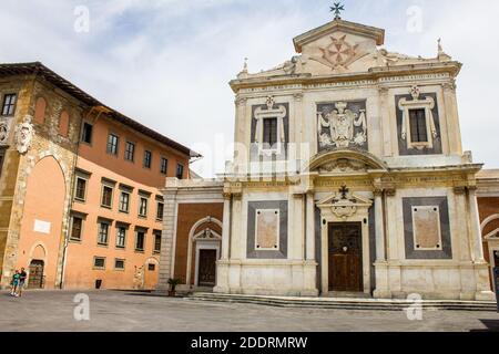 Pisa, Italien - 9. Juli 2017: Blick auf die Kirche Santo Stefano dei Cavalieri auf der Piazza dei Cavalieri Stockfoto