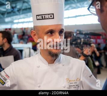 Turin, Italien, 06/11/2018 Enrico Crippa, Küchenchef des Restaurants Piazza Duomo in Alba (Piemont), während einer Pause von der Arbeit von Bocuse d'Or Europa, Stockfoto