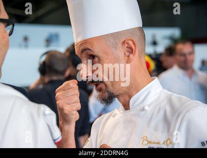 Turin, Italien, 06/11/2018 Enrico Crippa, Küchenchef des Restaurants Piazza Duomo in Alba (Piemont), während einer Pause von der Arbeit von Bocuse d'Or Europa, Stockfoto