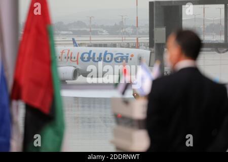 Ben Gurion, Israel. November 2020. Der israelische Ministerpräsident Benjamin Netanjahu nimmt am Donnerstag, dem 26. November 2020, an einer Begrüßungszeremonie für den ersten kommerziellen Flug von flydubai auf dem Ben-Gurion International Airport in Israel Teil. Pool Foto von Emil Salman/UPI Kredit: UPI/Alamy Live News Stockfoto