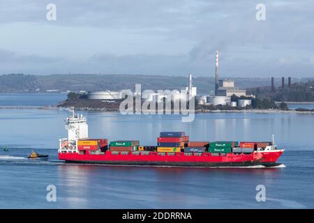 Cork Harbour, Cork, Irland. November 2020. Das Containerschiff Aila verlässt Cork Harbour auf dem Weg nach Dünkirchen in Frankreich. Dieser neue Service bietet Exporteuren eine direkte Verbindung von Irland zum Kontinent und beseitigt jegliche Befürchtungen über Ungewissheit beim Brexit. - Credit; David Creedon / Alamy Live News Stockfoto