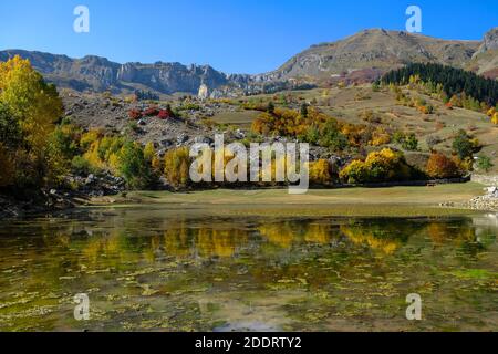 Faszinierende Herbstfarben in der Stadt şavşat maden (Bazgiret) Dorf artvin türkei Stockfoto