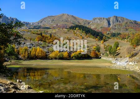 Faszinierende Herbstfarben in der Stadt şavşat maden (Bazgiret) Dorf artvin türkei Stockfoto